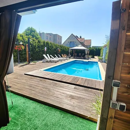 別荘 Dom Przy Basenie プツク