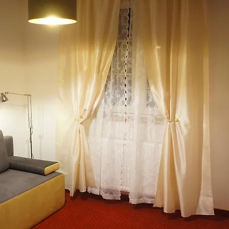 Dom Przy Basenie Semesterbostad