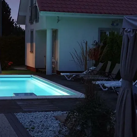 Dom Przy Basenie 別荘