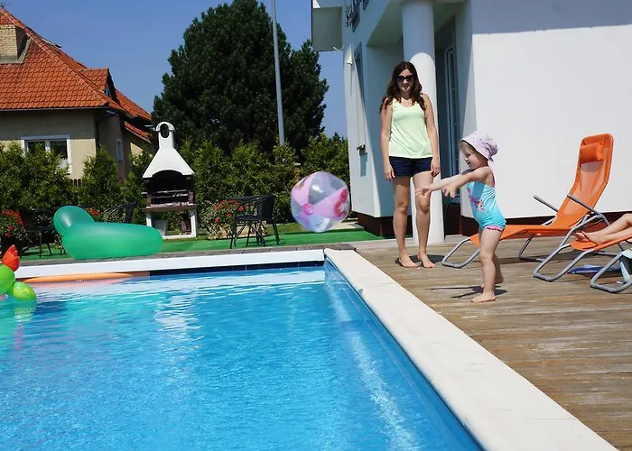 Dom Przy Basenie Пуцк