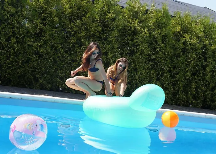 Dom Przy Basenie Дом отдыха *